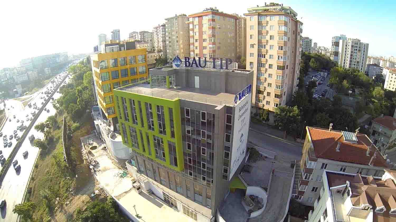 Bahçeşehir Üniversitesi cover